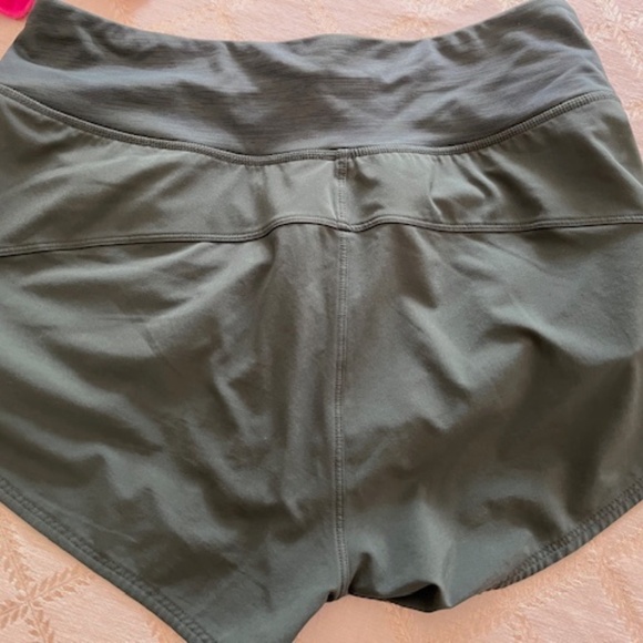 Outdoor voice high rise shorts - Picture 3 of 3